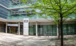 Au&szlig;enansicht des Kundenzentrum in der Magdeburger Allee.