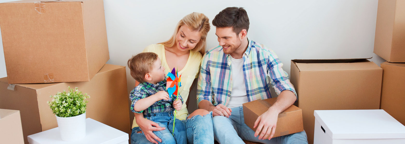 Header Umzugsservice Headerbild Familie beim Umzug